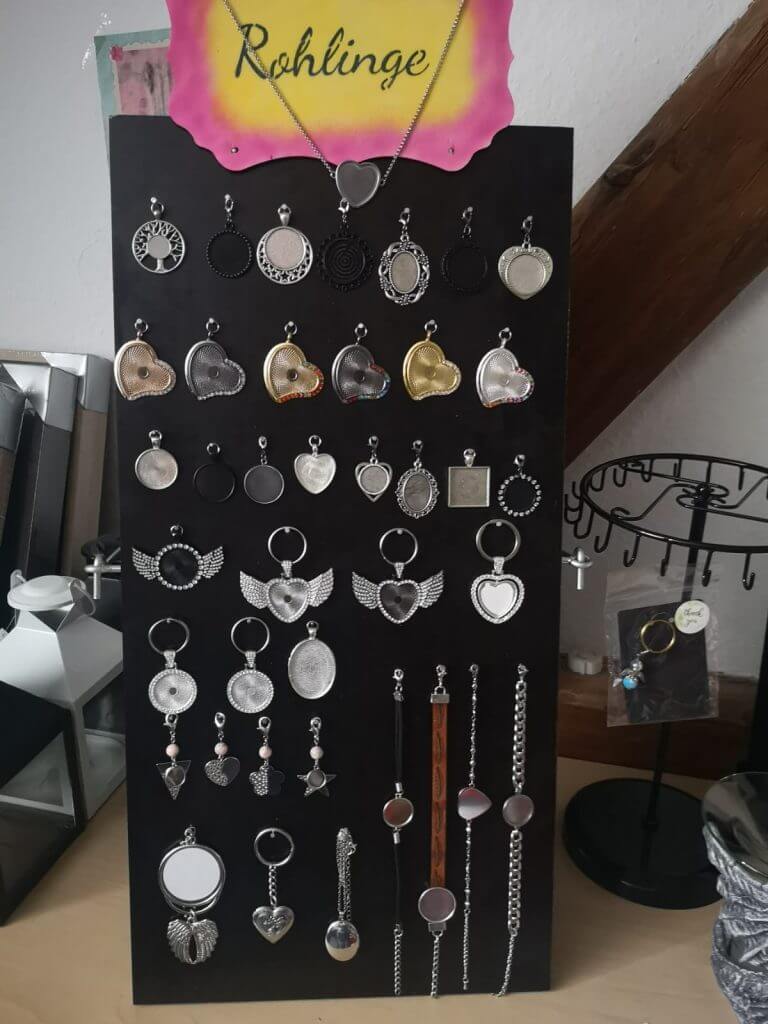 Bild mit Rohlingen für Anhänger