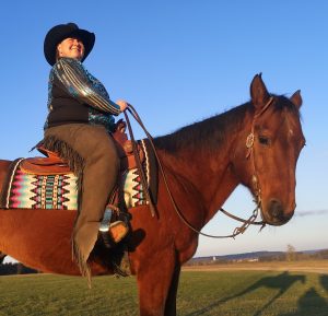 gravierter Steigbügel, gezeigt von S.Botur bei einer Westernreitshow